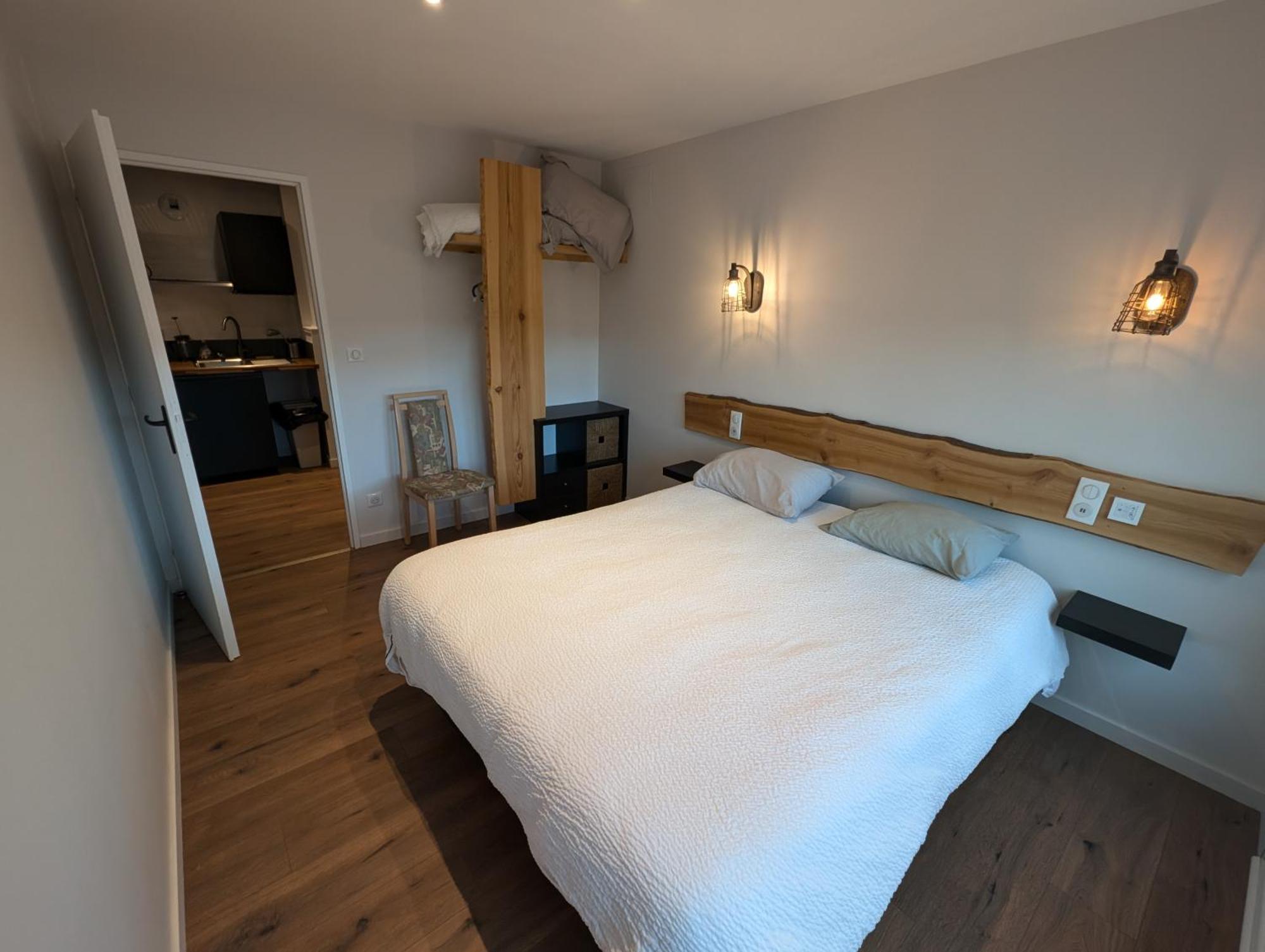 Logis Hotel Le Beau Site Chambon-sur-Lac Exterior photo