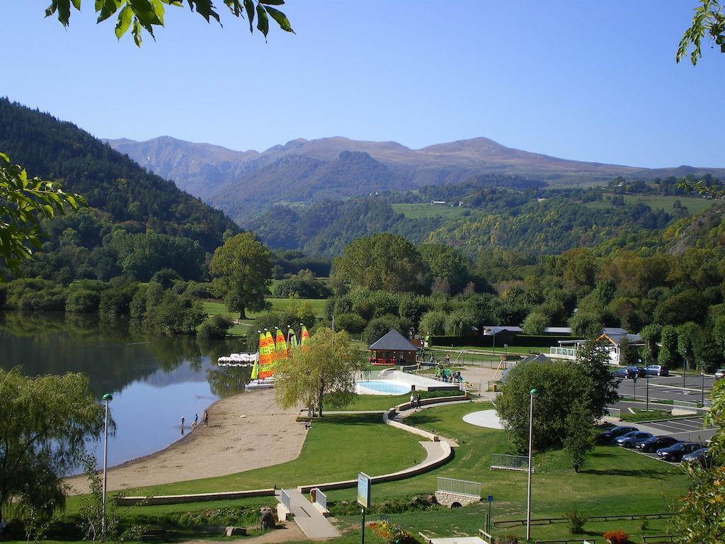 Logis Hotel Le Beau Site Chambon-sur-Lac Exterior photo